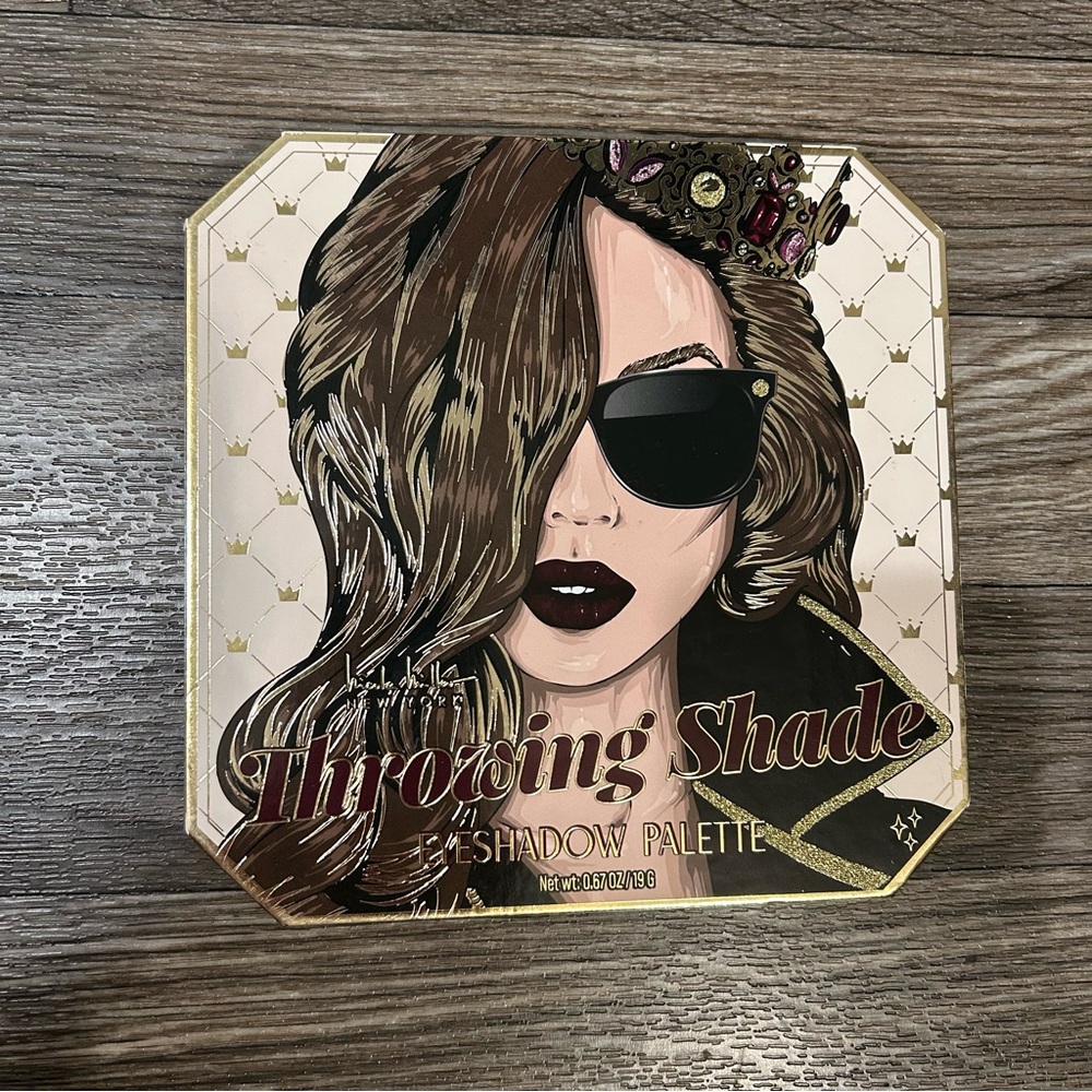 Urban Decay Throwing Shade Eyeshadow Palette with Chic Cover